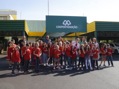 alunos-do-colegio-integral-visitam-a-coopertradicao