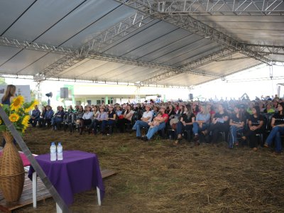 dia-de-campo-de-verao-reune-50-empresas-expositoras-e-mais-de-mil-cooperados