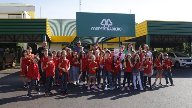 alunos-do-colegio-integral-visitam-a-coopertradicao