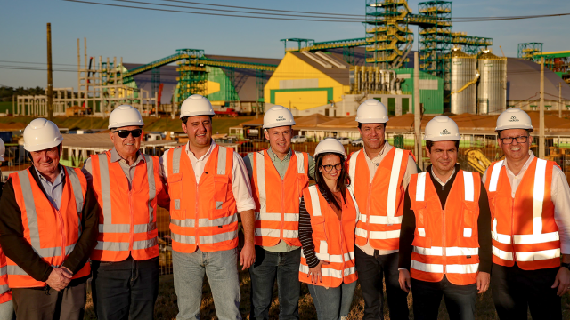 governador-do-parana-visita-as-obras-da-industria-de-Oleo-e-farelo-de-soja-da-cooperativa-tradicao