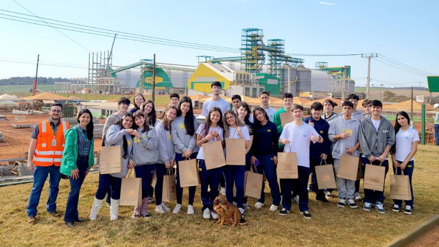 estudantes-do-cooper-jovem-visitam-industrias-da-cooperativa-tradicao