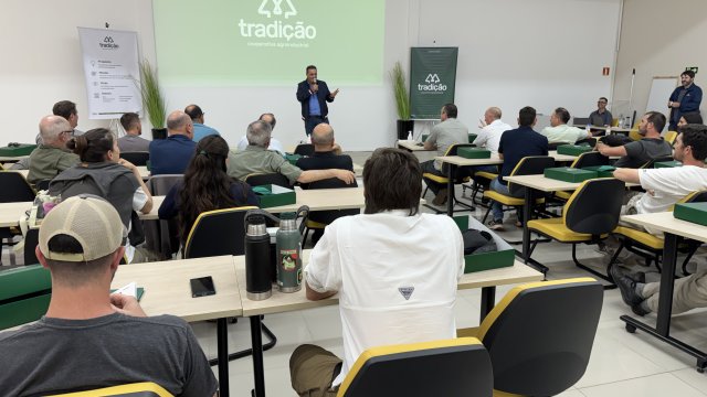 cooperativa-tradicao-recebe-agricultores-argentinos-em-visita-tecnica