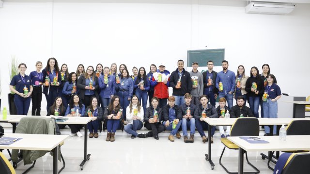 jovens-aprendizes-participam-de-um-encontro-de-socializacao-com-monitores-e-outros-colegas