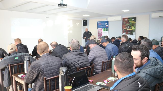 equipe-tecnica-da-coopertradicao-participa-de-alinhamento-com-biotrop-e-fertipar
