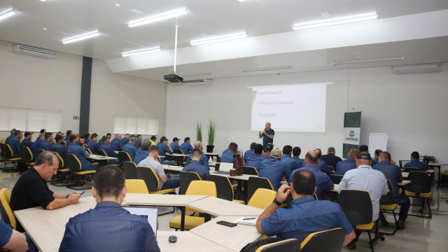 colaboradores-da-coopertradicao-debatem-sobre-campanha-de-antecipacao-de-negocios