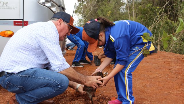 coopertradicao-realiza-acoes-alusivas-ao-dia-da-Arvore