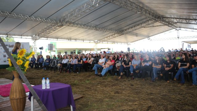 dia-de-campo-de-verao-reune-50-empresas-expositoras-e-mais-de-mil-cooperados