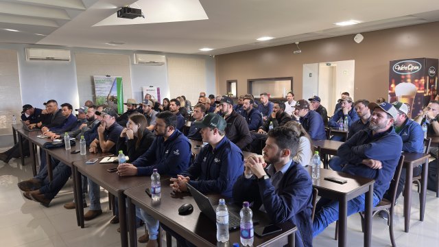 Tradi&ccedil;&atilde;o promove atualiza&ccedil;&atilde;o t&eacute;cnica sobre manejo de ervas daninhas