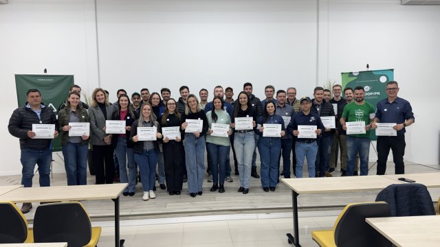 primeira-turma-de-programa-de-melhoria-continua-recebe-graduacao