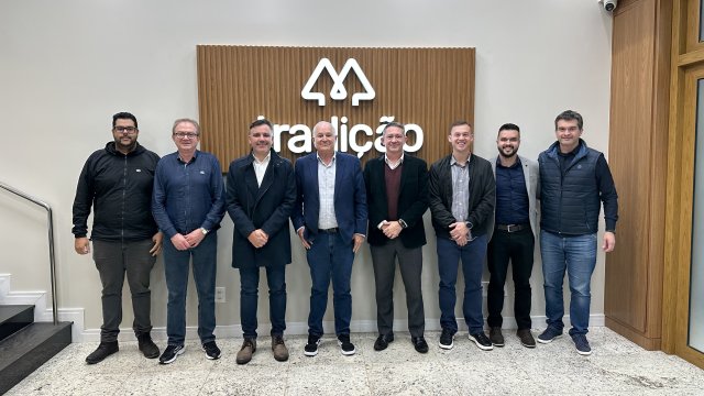 cooperativa-tradicao-recebe-executivos-da-schneider-electric