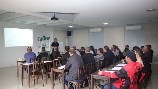 coopertradicao-recebe-conselheiros-fiscais-para-curso-de-formacao