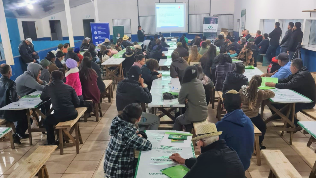 coopertradicao-realiza-encontro-para-produtores-da-agricultura-familiar-em-candoi