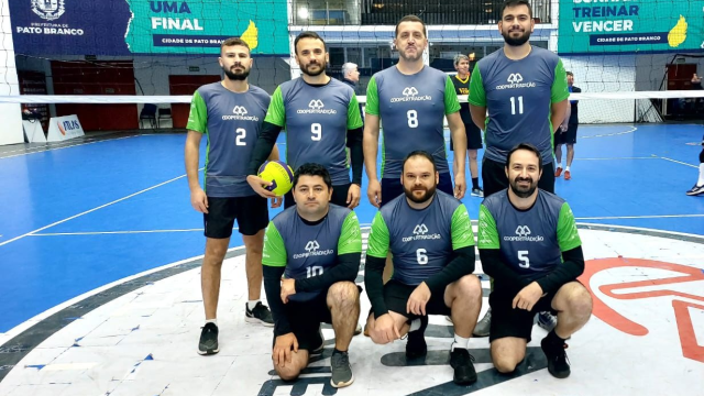 equipe-masculina-da-coopertradicao-e-campea-nos-jogos-dos-trabalhadores