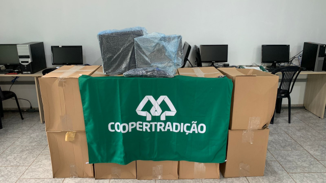 instituicoes-da-regiao-sudoeste-do-parana-recebem-computadores-da-coopertradicao