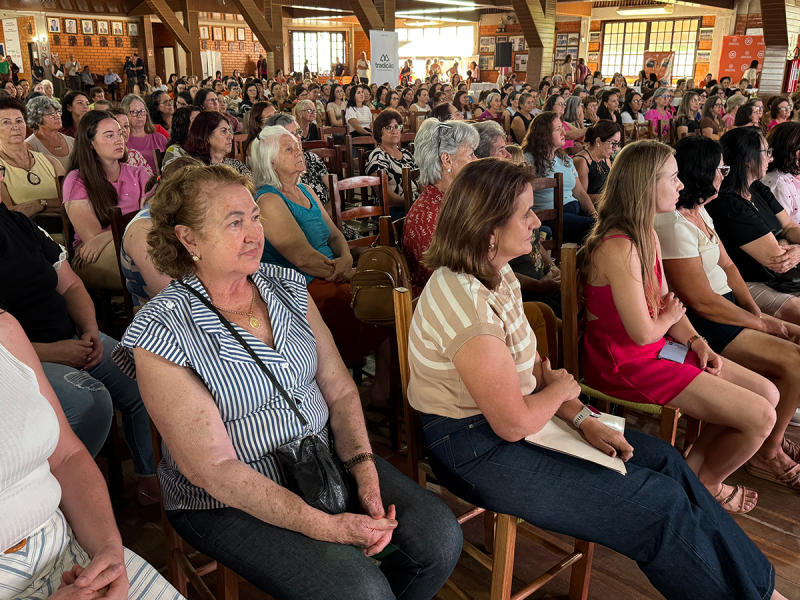 Tradi��o participa do evento Flor do Campo