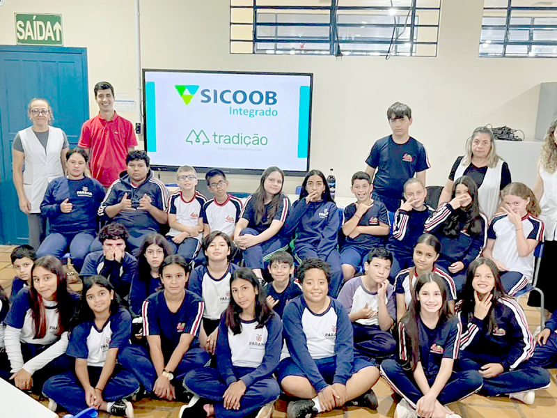 Cooperativa Tradi��o e Sicoob iniciam programa Cooperativa Mirim em escolas da regi�o