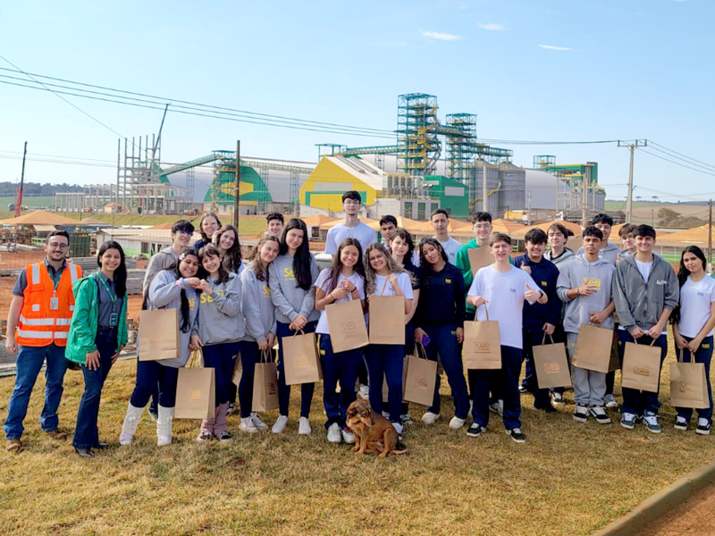 Estudantes do Cooper Jovem visitam ind�strias da Cooperativa Tradi��o