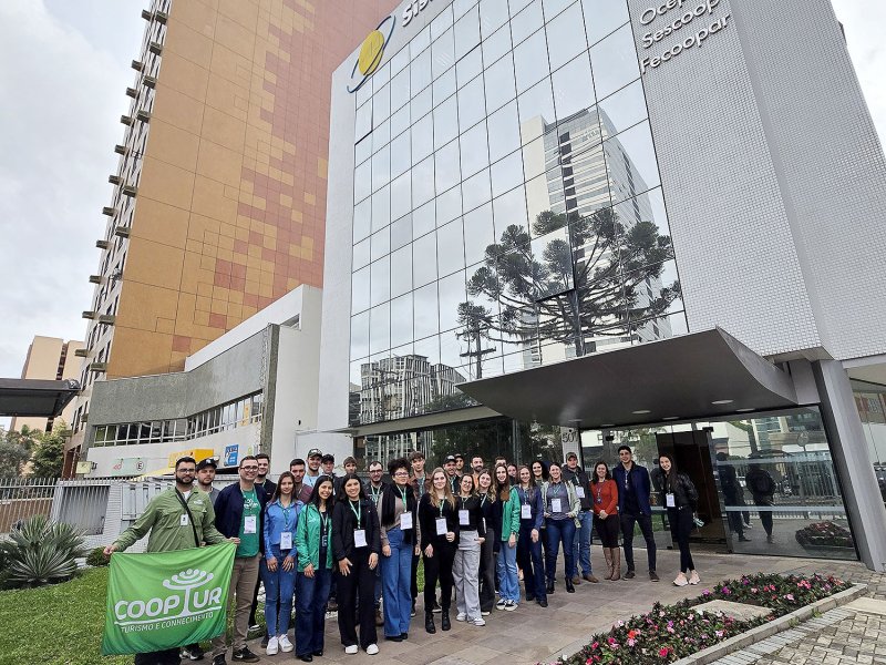 Jovens Tradi��o vivenciam imers�o no cooperativismo paranaense