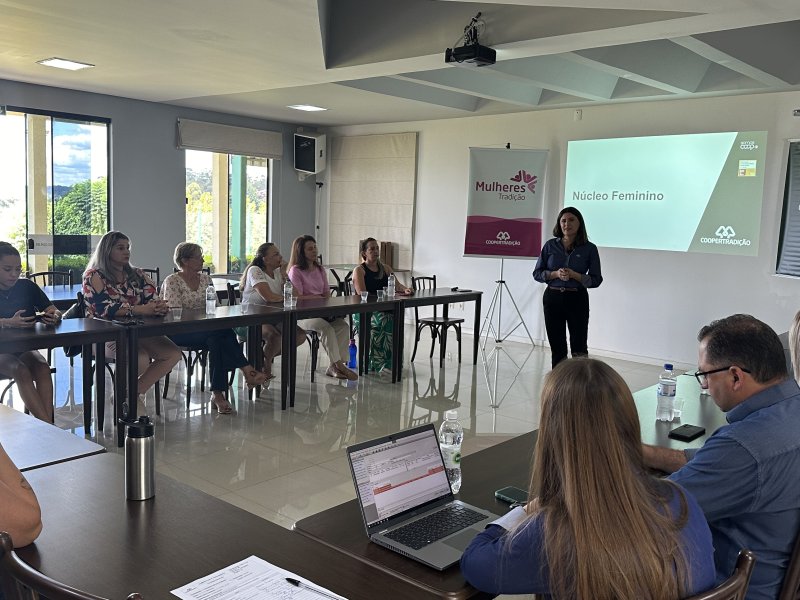 N�cleo Feminino da Coopertradi��o re�ne-se para planejar a��es de 2024.