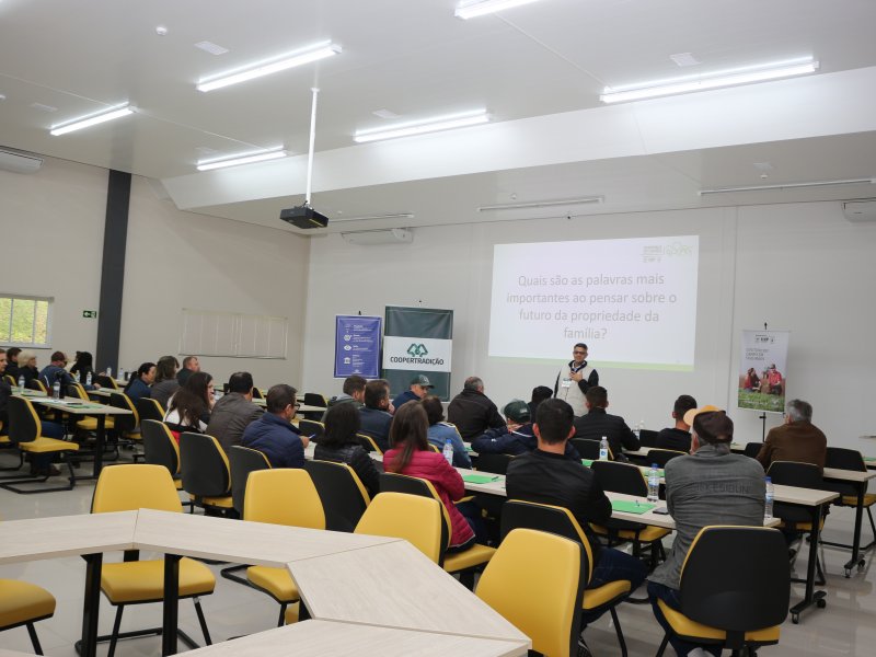Coopertradi��o apresenta Herdeiros do Campo a cooperados 