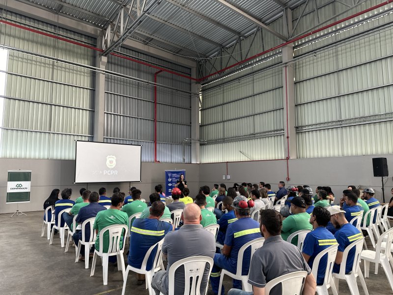 Coopertradi��o promove debate sobre ass�dio no ambiente de trabalho