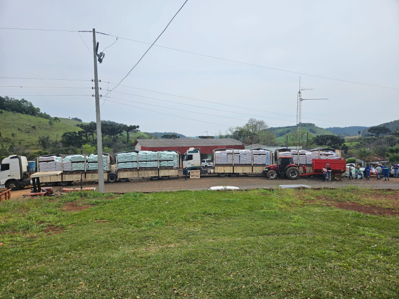 Unidade da Coopertradi��o em Cand�i participa do Programa Campo Forte