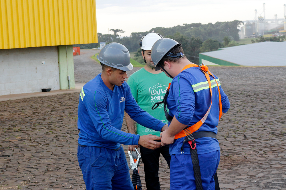 Coopertradi��o promove treinamento sobre NRs para colaboradores 