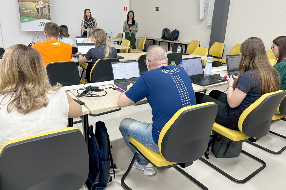 Coopertradi��o sedia treinamento sobre o novo sistema de GDH Nacional do Sescoop