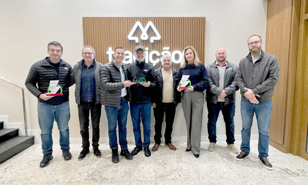 Patoeste e Cooperativa Tradi��o d�o sequ�ncia na obra da Ind�stria de Soja