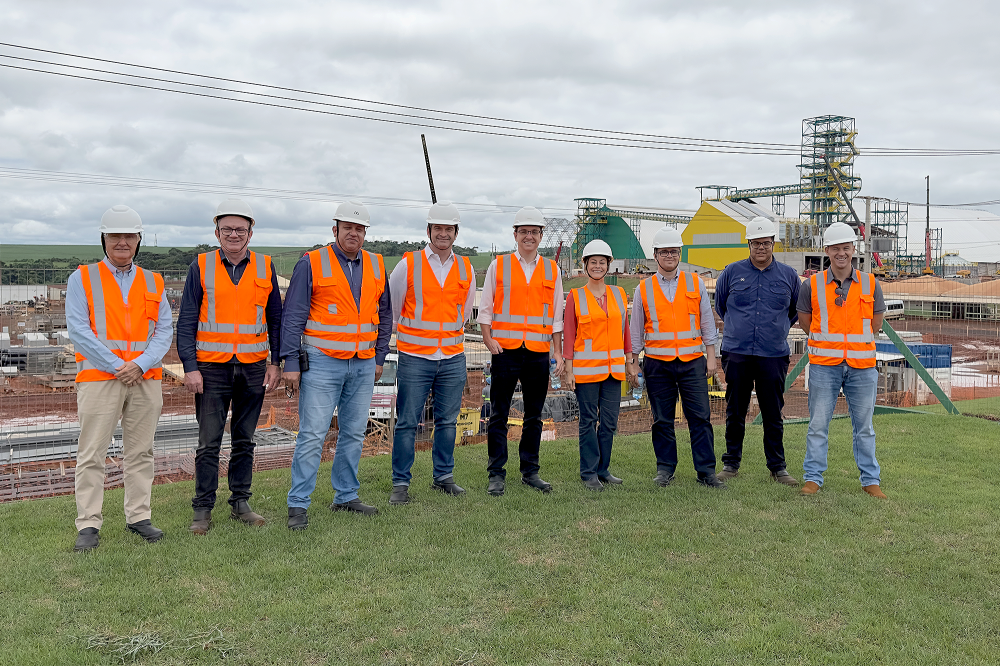 Coopertradi��o recebe representantes do BNDES 