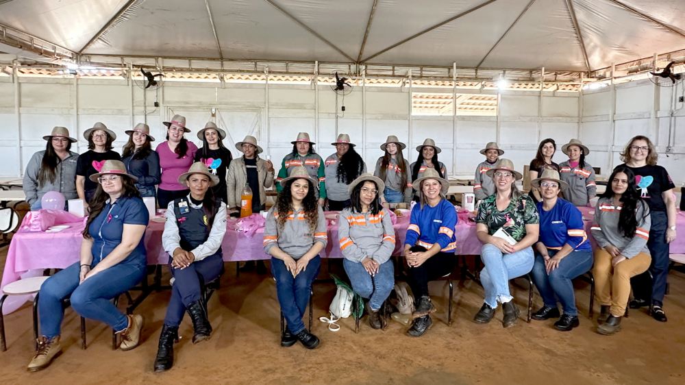 Coopertradi��o realiza evento em comemora��o ao Outubro Rosa na Nova Ind�stria de Soja