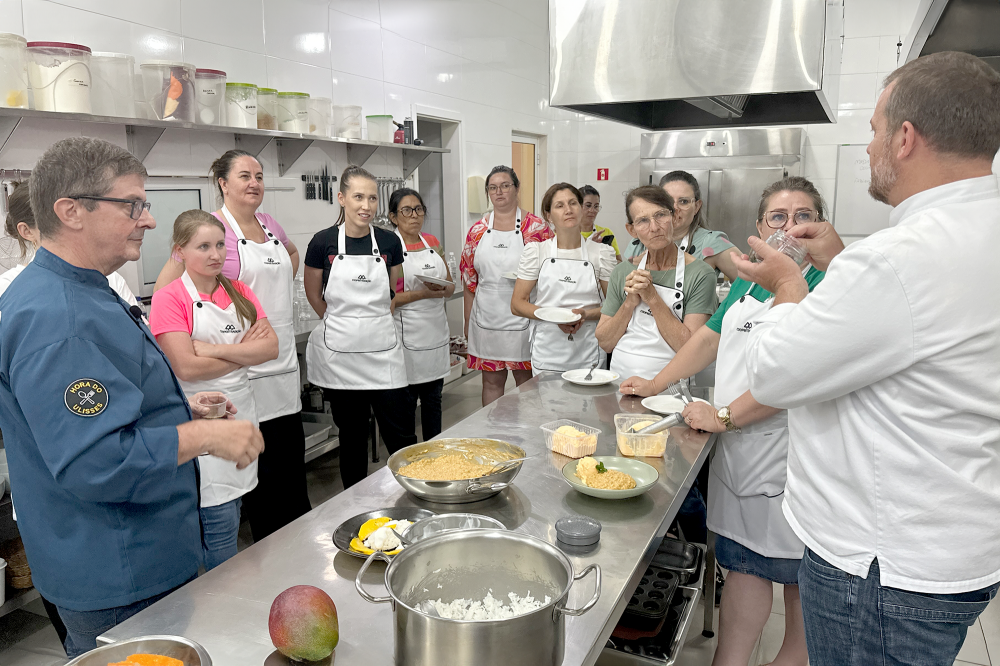Cooperadas e colaboradoras aprendem t�cnicas de Coc��o de Arroz em curso pr�tico