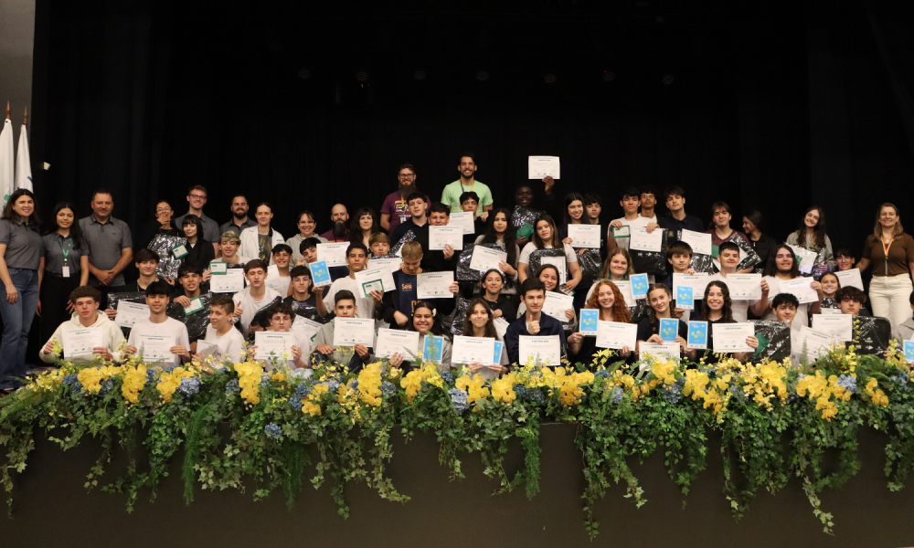 Cooperativa Tradi��o realiza a formatura da 1� turma do Cooper Jovem em Pato Branco