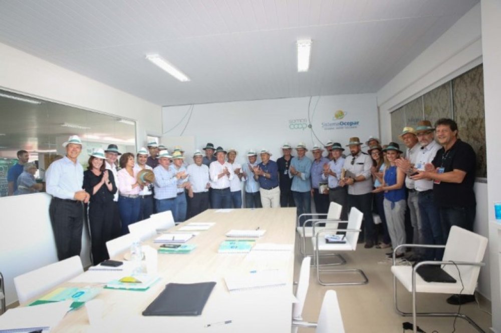 SHOW RURAL: Assinado contrato de coopera��o e cess�o de uso da Casa Paran� Cooperativo