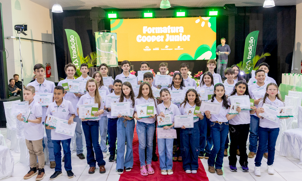 Cooperativa Tradi��o forma a 1� turma do programa Cooper J�nior em Cand�i-PR