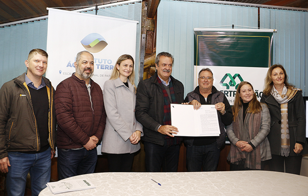 Coopertradi��o e IAT assinam plano de reformas para amplia��o do Viveiro Florestal de Pato Branco