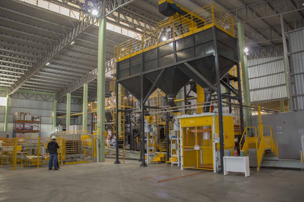 Em parceria com a Basf, Coopertradi��o inaugura 3� m�quina de tratamento de sementes