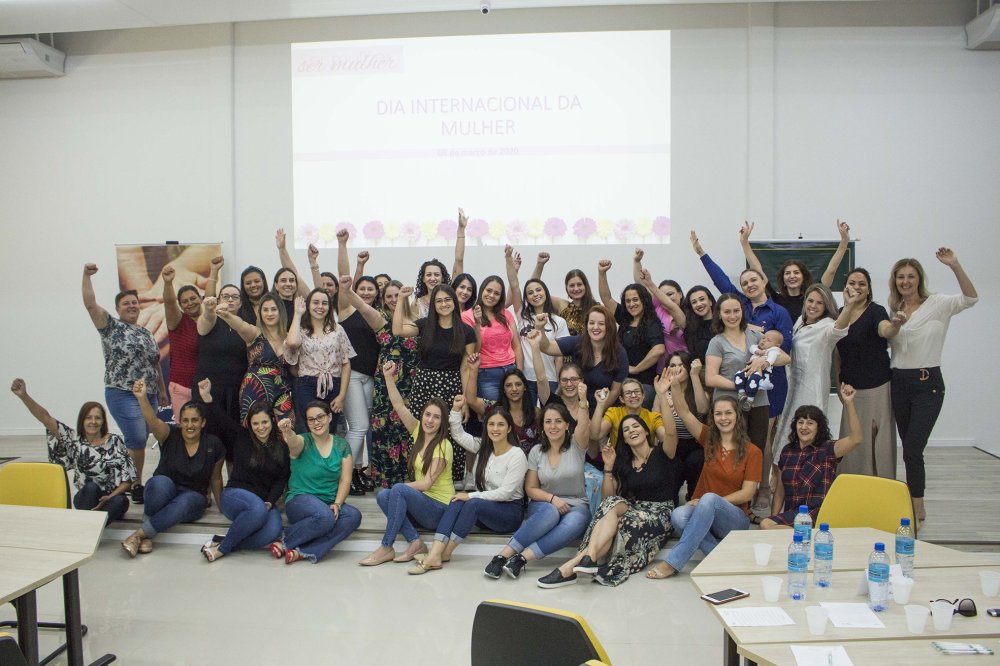 Colaboradoras da Coopertradi��o s�o homenageadas pelo Dia Internacional da Mulher.