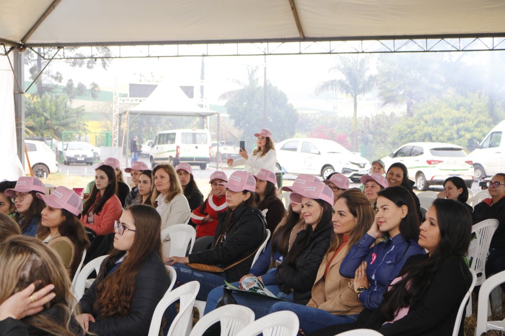Outubro Rosa: Coopertradi��o faz palestra de conscientiza��o para colaboradoras e cooperadas   