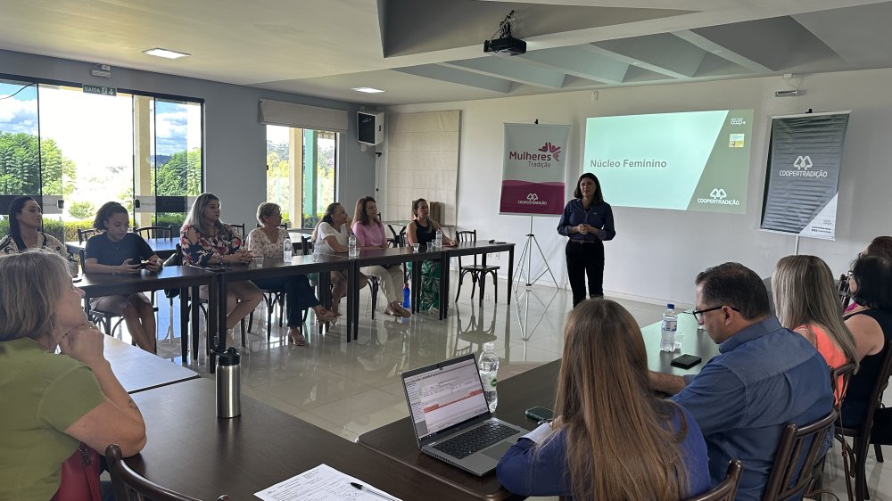 N�cleo Feminino da Coopertradi��o re�ne-se para planejar a��es de 2024.
