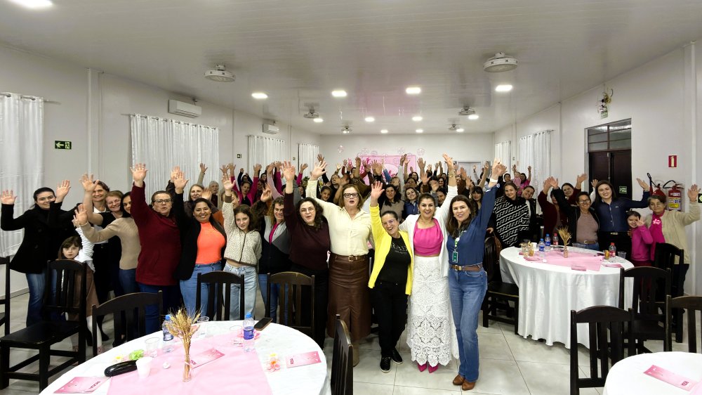 Tradi��o promove a��es de Outubro Rosa voltadas � sa�de e ao bem-estar das cooperadas