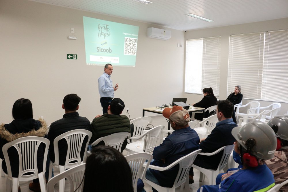 Coopertradi��o e Sicoob promovem palestra sobre educa��o financeira