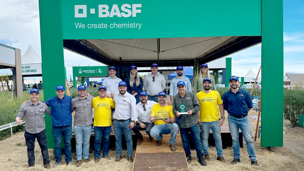 Cooperativa Tradi��o recebe trof�u Seed Solution da BASF 