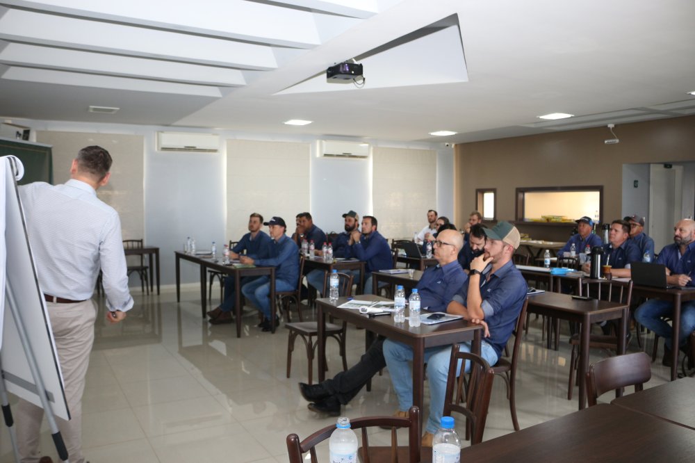 Consultores s�o capacitados sobre atendimento na emerg�ncia de plantas