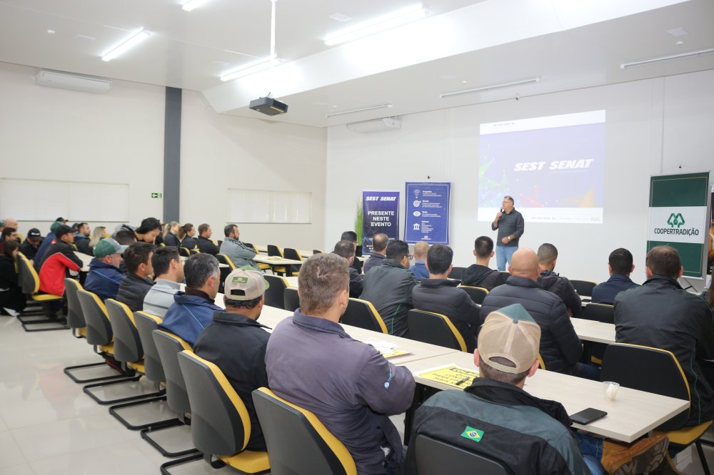 Palestra sobre dire��o defensiva marca campanha Maio Amarelo 