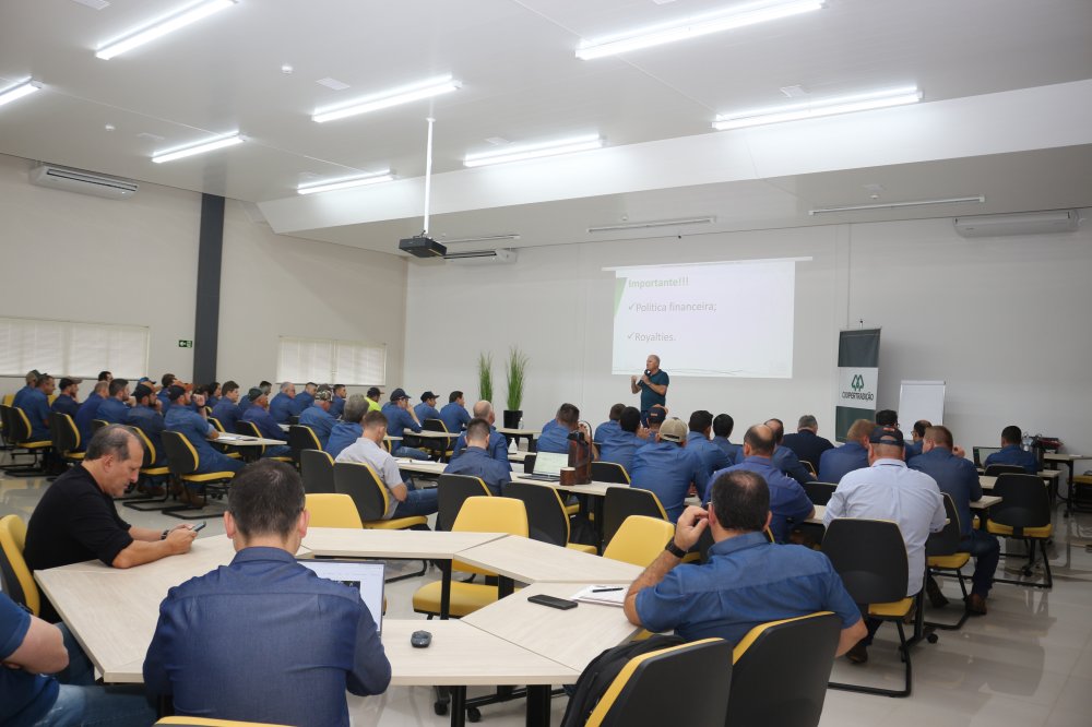 Colaboradores da Coopertradi��o debatem sobre campanha de antecipa��o de neg�cios