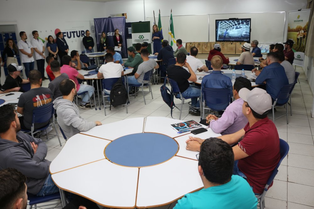 Coopertradi��o promove curso personalizado de eletromec�nica para colaboradores 