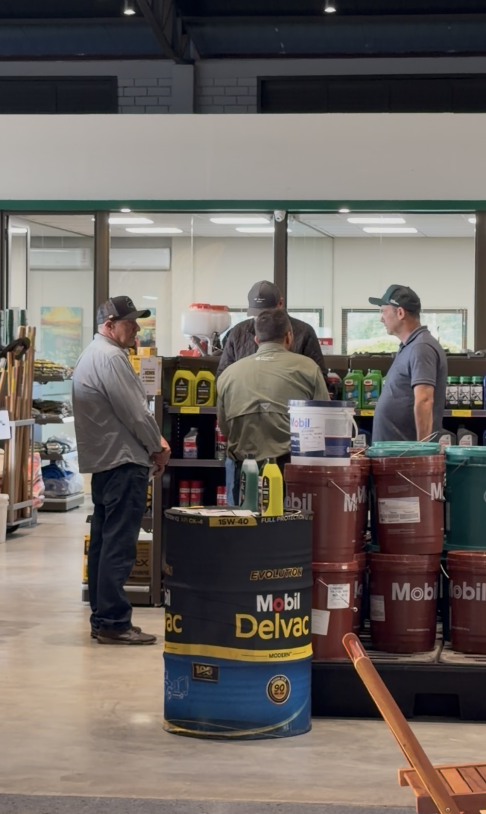 Loja Tradi��o M�quinas re�ne agricultores em Pato Branco