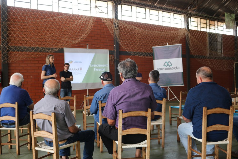 Cooperativa realiza palestra ambiental na comunidade S�o Sebasti�o do Para�so 