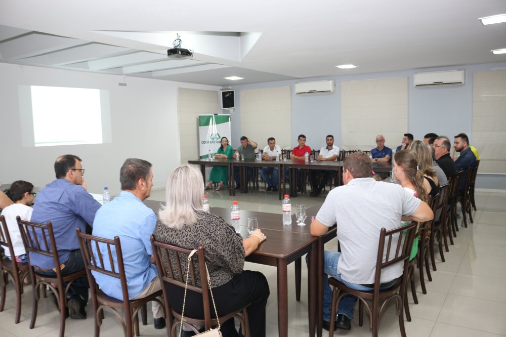 Transcooper se re�ne com conselheiros  para debater resultados do ano 